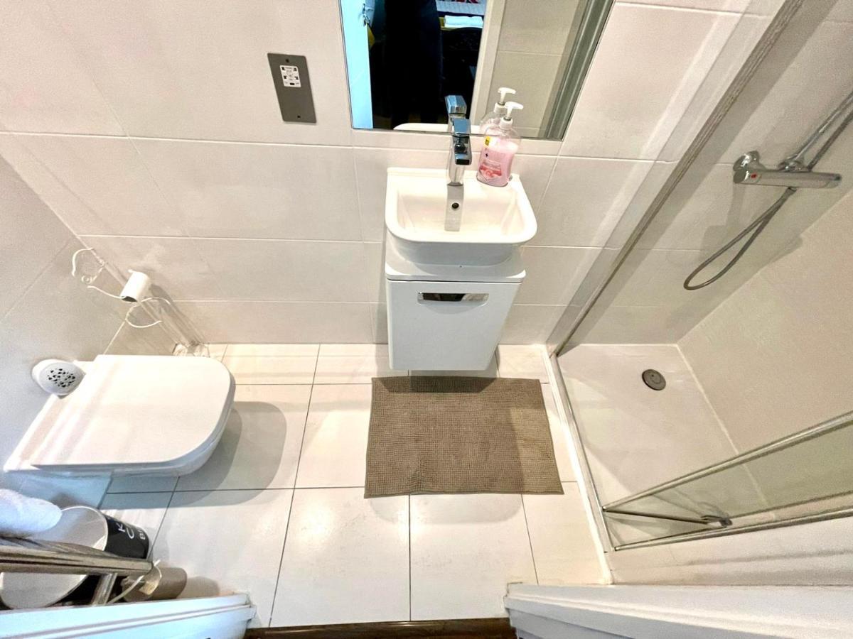 London Stratford Luxury House, 5 Minutes Walk Station, Westfield, 3 Bedrooms 3 Bathrooms, Reception, Garden, Parking Exterior foto