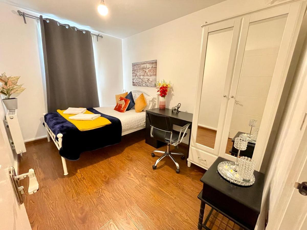 London Stratford Luxury House, 5 Minutes Walk Station, Westfield, 3 Bedrooms 3 Bathrooms, Reception, Garden, Parking Exterior foto