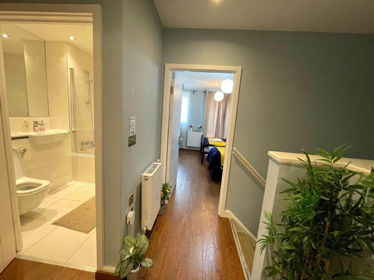 London Stratford Luxury House, 5 Minutes Walk Station, Westfield, 3 Bedrooms 3 Bathrooms, Reception, Garden, Parking Exterior foto