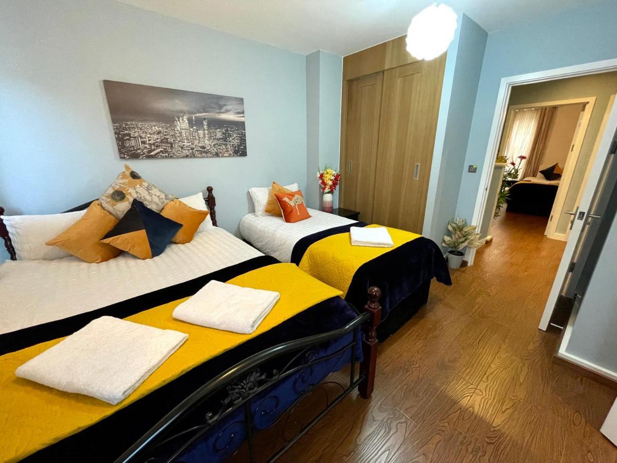 London Stratford Luxury House, 5 Minutes Walk Station, Westfield, 3 Bedrooms 3 Bathrooms, Reception, Garden, Parking Exterior foto